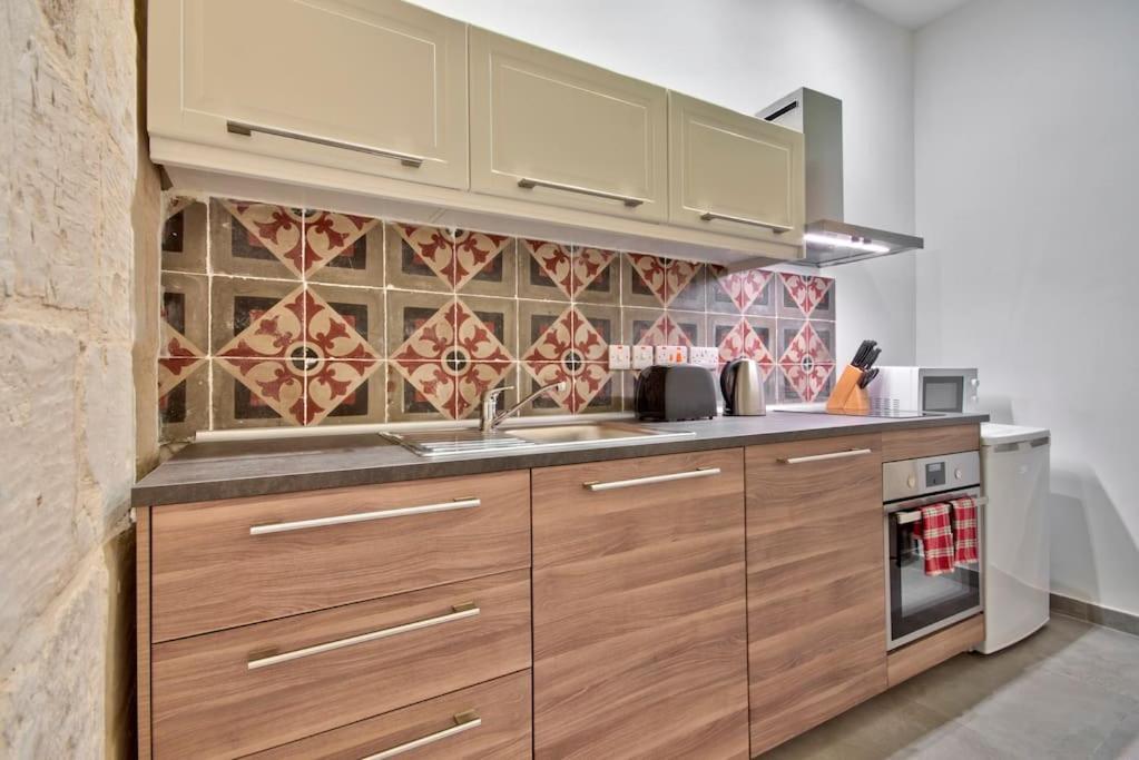 Apartment Vallettastay Old 4 *