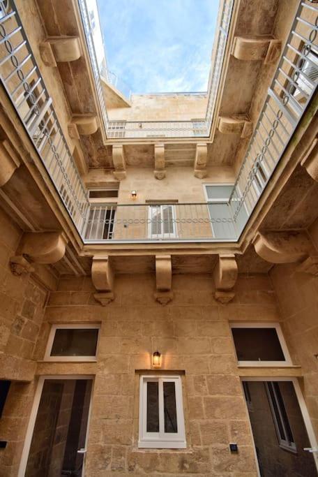 Vallettastay Old 4 *